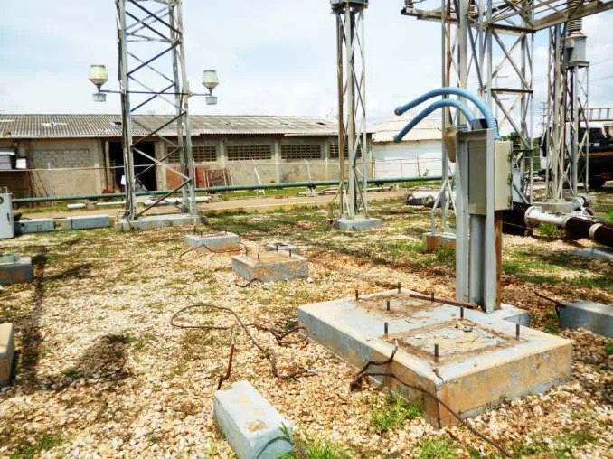 Base para los transformadores de potencial K-120, antes del montaje