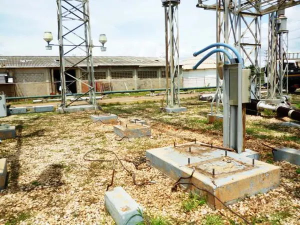 Base para los transformadores de potencial K-120, antes del montaje