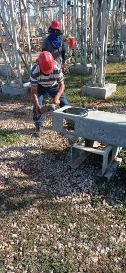 Traslado de un soporte de PT en el patio