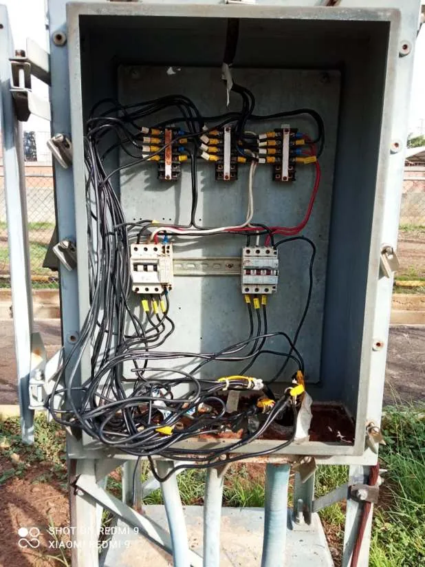 Cajera KTP78 con el cableado viejo, antes