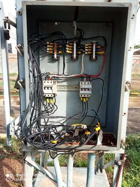 Cajera KTP78 con el cableado viejo, antes