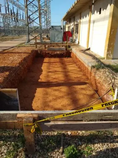 Excavación de las nuevas trincheras frente a la casa de mando 138