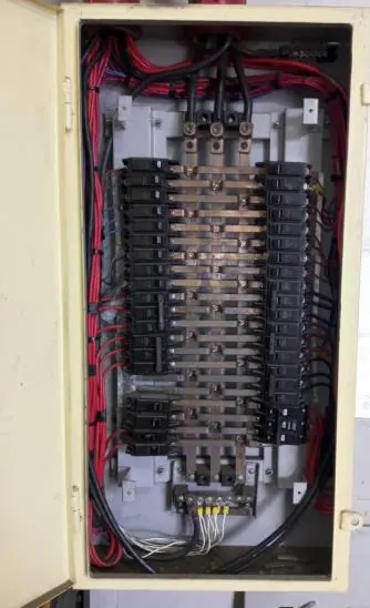Tablero de breakers después de la adecuación